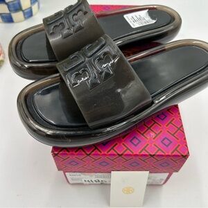 Women’s Tory Burch, black pool slide size 7. NWT.